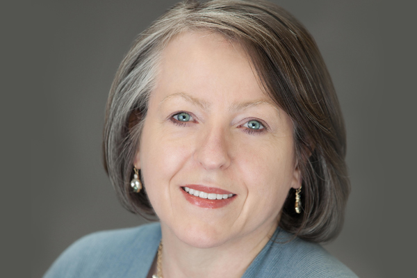Angela Novas headshot