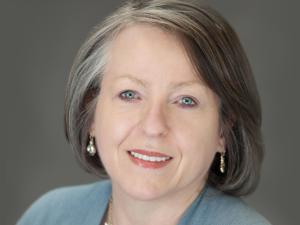 Angela Novas headshot