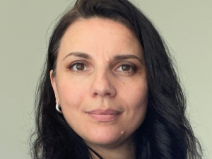 Ioana Hojda Temoka headshot