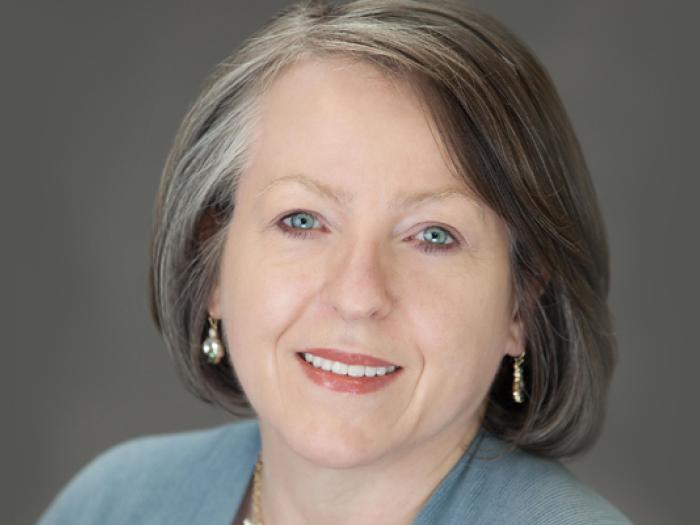 Angela Novas headshot