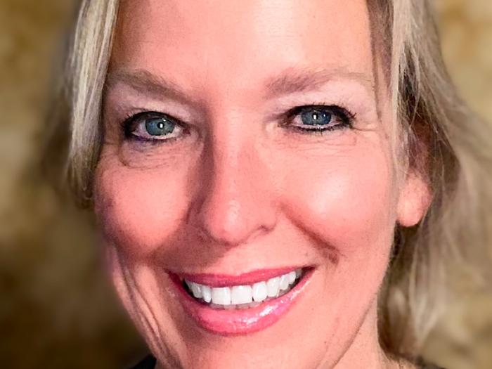 Lynn Henrikson headshot